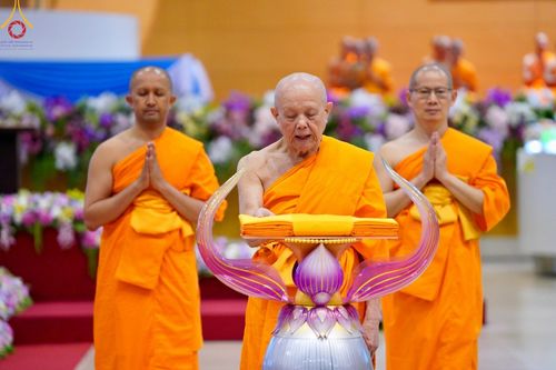 ภาพ No.178126:พิธีทอดผ้าป่าต้นสมบัติจักรพรรดิ ในวันอาทิตย์ที่ 1 ธันวาคม พ.ศ. 2567 ณ สภาธรรมกายสากล วัดพระธรรมกาย