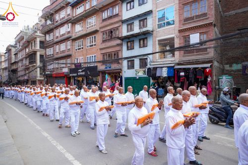 ภาพ No.129868:พิธีตัดปอยผมและแห่นาคธรรมทายาท ในโครงการบรรพชา 1,250 รูป ณ แดนประสูติ สวนลุมพินี ประเทศเนปาล วันที่ 2 มีนาคม พ.ศ. 2567