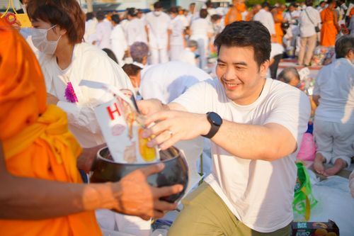 ภาพ No.116197:พิธีตักบาตรพระธรรมยาตรา ณ อนุสรณ์สถานลำดับที่ 4 สถานที่เกิดด้วยกายธรรม วัดโบสถ์(บน) จ.นนทบุรี วันที่ 21 มกราคม พ.ศ. 2567