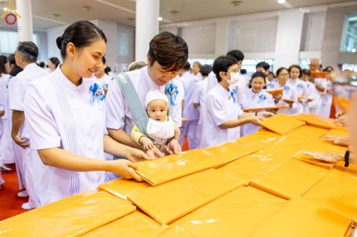 ภาพ No.154656:พิธีทอดผ้าป่าสมทบกฐินวัดพระธรรมกาย และสมทบกฐิน 30,000 วัดทั่วไทย ครั้งที่ 2 ณ สภาธรรมกายสากล วัดพระธรรมกาย วันอังคารที่ 17 กันยายน พ.ศ. 2567