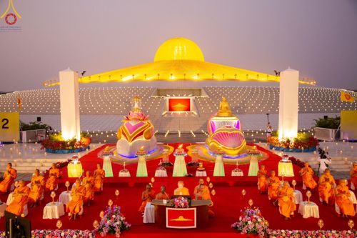 ภาพ No.122131:พิธีจุดประทีปถวายเป็นพุทธบูชา และบูชาธรรมมหาปูชนียาจารย์ พระมงคลเทพมุนี(สด จนฺทสโร) ในโครงการธรรมยาตรา กตัญญูบูชา มหาปูชนียาจารย์ พระมงคลเทพมุนี(สด จนฺทสโร) พระผู้ปราบมาร อนุสรณ์สถาน 7 แห่ง ปีที่ 12 วันที่ 31 มกราคม พ.ศ. 2567 ณ วัดพระธรรมกาย จ.ปทุมธานี