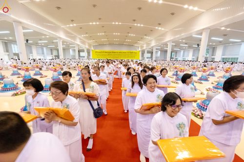 ภาพ No.318563:วันอาทิตย์ต้นเดือนที่ 5 เมษายน พ.ศ.2569 พิธีทอดผ้าป่าสมทบมหาสังฆทาน 40,000 กว่าวัดทั่วประเทศ ณ สภาธรรมกายสากล วัดพระธรรมกาย