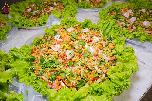 ภาพ No.303575:วันที่ 27 มกราคม พ.ศ. 2569 พิธีถวายภัตตาหารเป็นสังฆทาน แด่พระธรรมยาตรา ณ วัดพระธรรมกาย  จังหวัดปทุมธานี ในโครงการธรรมยาตรา กตัญญูบูชา มหาปูชนียาจารย์ พระมงคลเทพมุนี(สด จนฺทสโร) พระผู้ปราบมาร อนุสรณ์สถาน 7 แห่ง ปีที่ 14