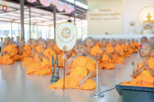 ภาพ No.135149: พิธีบรรพชาสามเณร  พิธีตักบาตรฉลองสามเณรใหม่ วันที่ 1 เมษายน พ.ศ.2567 ในโครงการบรรพชาสามเณรฟื้นฟูพระพุทธศาสนาทั่วไทย ณ ศูนย์ปฏิบัติธรรมแก้วเมืองเลย