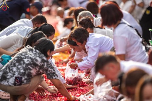 ภาพ No.128584:พิธีอัญเชิญพระบรมสารีริกธาตุ " ใจกลางเมืองนครหาดใหญ่ " เพื่อประดิษฐาน ณ มหารัตนเจดีย์สิริปทุมสวรรค์ (เจดีย์อริยพุทธะ 5 พระองค์) ศูนย์ปฏิบัติธรรมภาคใต้ อ.บางกล่ำ จ.สงขลา  วันที่ 9 มีนาคม พ.ศ. 2567 (ชุดที่ 2)