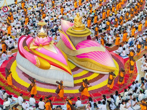 ภาพ No.107960:พิธีต้อนรับพระธรรมยาตรา ในโครงการธรรมยาตรากตัญญูบูชา มหาปูชนียาจารย์ พระมงคลเทพมุนี(สด จนฺทสโร) พระผู้ปราบมาร อนุสรณ์สถาน 7 แห่ง ปีที่ 12 วันที่ 7 มกราคม พ.ศ. 2567 ณ อนุสรณ์สถานคลองบางนางแท่น  อ.สามพราน จ.นครปฐม