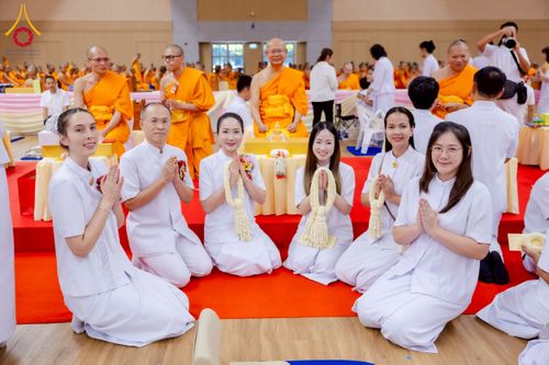 ภาพ No.272970:วันอาทิตย์ที่ 23 พฤศจิกายน พ.ศ.2568 พิธีมุทิตาสักการะ พระมหาเถระและพระเถระ ประจำปีพุทธศักราช 2568 ณ ห้องแก้วสารพัดนึก 2 สภาธรรมกายสากล  วัดพระธรรมกาย