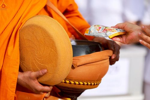 ภาพ No.237158:วันอาทิตย์ที่ 10 สิงหาคม พ.ศ. 2568 มหาสังฆทานครั้งยิ่งใหญ่ ตักบาตรพระ 10,000 รูป ถ.นิพัทธ์อุทิศ 3 ใจกลางนครหาดใหญ่ จ.สงขลา (ชุดที่ 2)