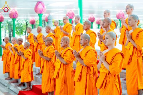 ภาพ No.256353:วันที่ 4 ตุลาคม พ.ศ. 2568 พิธีบรรพชาอุปสมบท  โครงการอุปสมบทหมู่บูชาธรรม 141 ปี  พระมงคลเทพมุนี (สด จนฺทสโร) ณ โบสถ์พระไตรปิฏก วัดพระธรรมกาย จ.ปทุมธานี