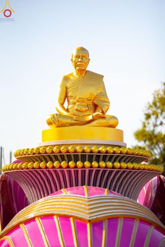 ภาพ No.193357:พิธีต้อนรับพระธรรมยาตรา ณ อนุสรณ์สถาน สถานที่เกิดในเพศสมณะ วัดสองพี่น้อง อำเภอสองพี่น้อง จังหวัดสุพรรณบุรี ในโครงการธรรมยาตรา กตัญญูบูชา มหาปูชนียาจารย์ พระมงคลเทพมุนี(สด จนฺทสโร) พระผู้ปราบมาร อนุสรณ์สถาน 7 แห่ง ปีที่ 13 วันที่ 11 มกราคม พ.ศ. 2568