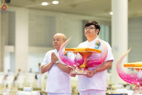 ภาพ No.150195:พิธีทอดผ้าป่าสมทบกฐินวัดพระธรรมกาย และสมทบกฐิน 30,000 วัดทั่วไทย ครั้งที่ 1 เนื่องในวันธรรมชัย 27 สิงหาคม พ.ศ.2567 ณ สภาธรรมกายสากล วัดพระธรรมกาย