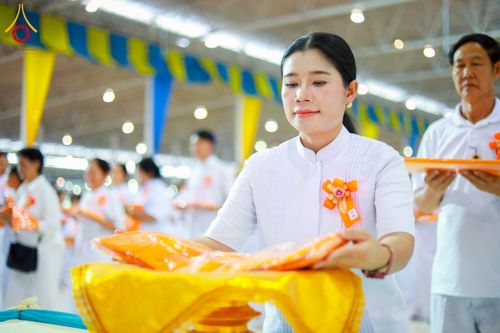 ภาพ No.215488:วันอาทิตย์ต้นเดือนที่ 6 เมษายน พ.ศ. 2568 ขบวนอัญเชิญผ้าป่าสมทบ มหาสังฆทาน 40,000 กว่าวัดทั่วประเทศ ณ สภาธรรมกายสากล วัดพระธรรมกาย