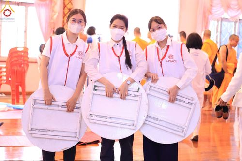 ภาพ No.117051:V.16 เป็นทีม การเตรียมงาน เก็บงาน การรับบุญของเจ้าหน้าที่หน่วยงานต่างๆ เพื่อโครงการธรรมยาตรา กตัญญูบูชามหาปูชนียาจารย์ พระมงคลเทพมุนี (สด จนฺทสโร) พระผู้ปราบมาร อนุสรณ์สถาน 7 แห่ง ปีที่ 12 ระหว่างวันที่ 2 - 31 มกราคม พ.ศ. 2567