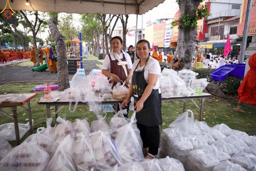 ภาพ No.126870:V.30 เต็มที่ เพื่อโคราช การเตรียมงาน ปฏิบัติงาน และเก็บงาน ของเจ้าหน้าที่หน่วยงานต่างๆ ทุกภาคส่วน เพื่อพิธีทำบุญเมืองนครราชสีมา ฉลอง 556 ปี ตักบาตรพระ 10,000 รูป ในวันเสาร์ที่ 2 มีนาคม พ.ศ.2567 ณ อนุสาวรีย์ท้าวสุรนารี จ.นครราชสีมา จัดโดย คณะสงฆ์จังหวัดนค