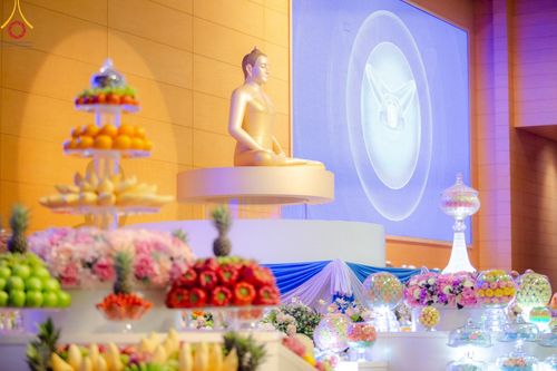 ภาพ No.136663:พิธีตักบาตร พิธีบูชาข้าวพระ ในวันอาทิตย์ต้นเดือนที่ 5 พฤษภาคม พ.ศ. 2567 ณ วัดพระธรรมกาย จ.ปทุมธานี