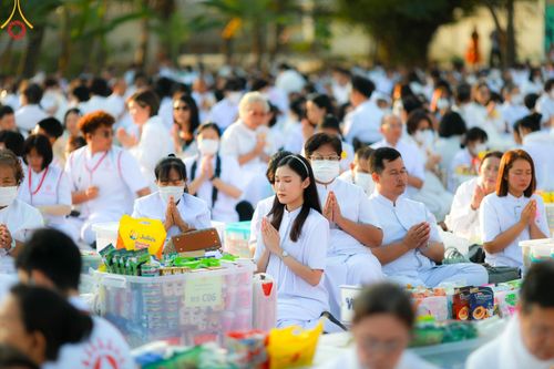 ภาพ No.112800:พิธีตักบาตรพระธรรมยาตราฯ ณ วัดสองพี่น้อง จ.สุพรรณบุรี วันที่ 15 มกราคม พ.ศ. 2567