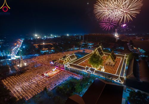 ภาพ No.112112:พิธีจุดประทีปถวายเป็นพุทธบูชา และบูชาธรรมมหาปูชนียาจารย์ พระมงคลเทพมุนี(สด จนฺทสโร) ในโครงการธรรมยาตรา กตัญญูบูชา มหาปูชนียาจารย์ พระมงคลเทพมุนี(สด จนฺทสโร) พระผู้ปราบมาร อนุสรณ์สถาน 7 แห่ง ปีที่ 12 วันที่ 14 มกราคม พ.ศ. 2567 ณ วัดสองพี่น้อง อ.สองพี่น้อง