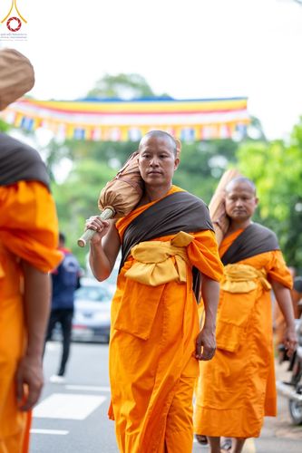 ภาพ No.140783:PhotoStory มหาศรัทธา ธรรมยาตราศรีลังกา EP.4 โครงการสยาม-ลังกา ธรรมยาตรา ฉลองเทศกาลวิสาขบูชาแห่งชาติ ศรีลังกา  บูชาธรรม 80 ปีหลวงพ่อธัมมชโย เส้นทางจาก เมืองดัมบูลลา ไปยัง เมืองมาตะเล  ตั้งแต่วันที่ 17-20 พฤษภาคม พ.ศ. 2567