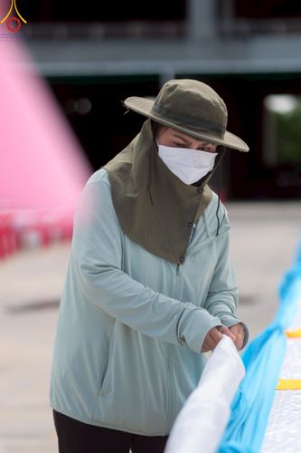 ภาพ No.218555:วันที่ 15 - 18 เมษายน พ.ศ. 2568 การเตรียมภาชนะสำหรับถวายภัตตาหาร , การจัดโต๊ะเก้าอี้ในลานธรรม , การแพ็คพัสดุงานต้อนรับ เพื่องานวันคุ้มครองโลก 22 เมษายน พ.ศ.2568 วัดพระธรรมกาย