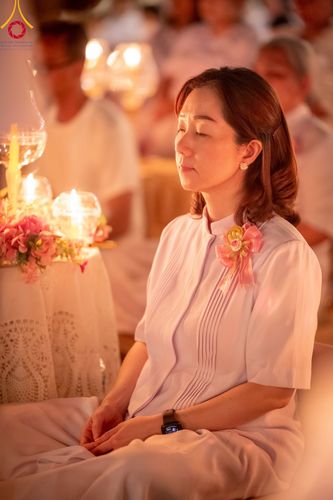 ภาพ No.107216:พิธีจุดประทีปถวายเป็นพุทธบูชา และบูชาธรรมมหาปูชนียาจารย์ ในโครงการธรรมยาตรากตัญญูบูชา มหาปูชนียาจารย์ พระมงคลเทพมุนี(สด จนฺทสโร) พระผู้ปราบมาร  อนุสรณ์สถาน 7 แห่ง ปีที่ 12  วันที่ 6 มกราคม พ.ศ. 2567 ณ อนุสรณ์สถานมหาวิหารพระมงคลเทพมุนี อ.สองพี่น้อง จ.สุพร