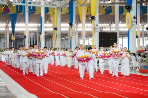 ภาพ No.134402:พิธีทอดผ้าป่าสมทบ มหาสังฆทาน 10,000 วัด ทั่วไทย วันอาทิตย์ต้นเดือนที่ 7 เมษายน พ.ศ.2567 ณ ห้องแก้วสารพัดนึก 1 สภาธรรมกายสากล  วัดพระธรรมกาย จ.ปทุมธานี