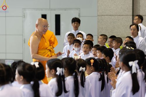 ภาพ No.146881:การต้อนรับพระสังฆาธิการ 2,000 กว่าวัดทั่วประเทศ และพิธีบูชาข้าวพระ เนื่องในวันสมาธิโลก วันอาทิตย์ที่ 4 สิงหาคม พ.ศ. 2567 ณ สภาธรรมกายสากล วัดพระธรรมกาย