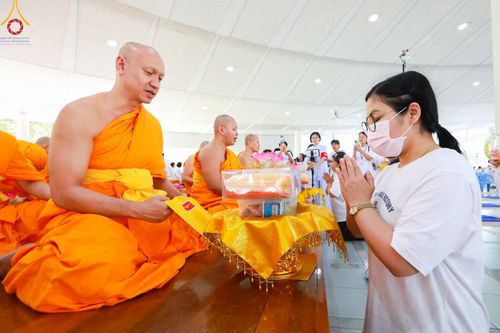 ภาพ No.143281:พิธีถวายภัตตาหารเพื่อเป็นกำลังแห่งการเข้าถึงธรรม ของพระภิกษุสามเณร วัดพระธรรมกาย วันเสาร์ที่ 6 กรกฏาคม พ.ศ. 2567 ณ หอฉันคุณยายอาจารย์ วัดพระธรรมกาย จ.ปทุมธานี