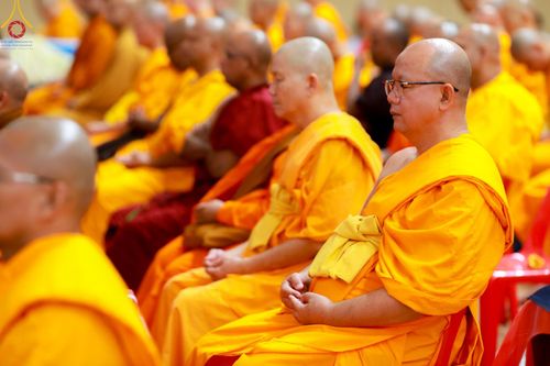 ภาพ No.60416:การต้อนรับพระสังฆาธิการ 10,000 กว่าวัดทั่วประเทศ พิธีมอบปัจจัยช่วยเหลือครู 4 จังหวัดชายแดนภาคใต้ พิธีปฏิบัติธรรม ในวันคุ้มครองโลก วันจันทร์ที่ 22 เมษายน พ.ศ.2567 ณ วัดพระธรรมกาย จ.ปทุมธานี