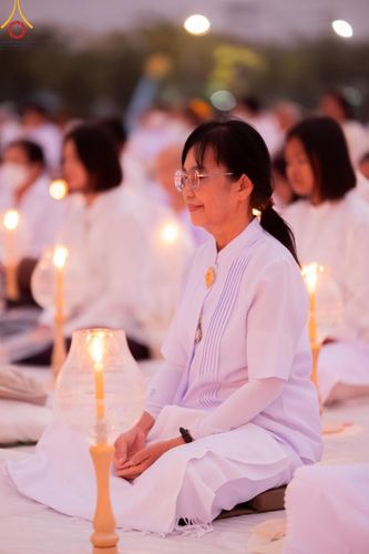 ภาพ No.118283:พิธีจุดประทีปถวายเป็นพุทธบูชา และบูชาธรรมมหาปูชนียาจารย์ พระมงคลเทพมุนี(สด จนฺทสโร) วันที่ 24 มกราคม พ.ศ. 2567 ณ อนุสรณ์สถานบางปลา อ.บางเลน จ.นครปฐม