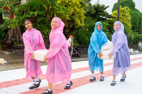 ภาพ No.226177:วันอาทิตย์ที่ 25 พฤษภาคม พ.ศ. 2568 พิธีตักบาตรพระ 1,000 รูปเมืองตรัง ครบรอบ 110 ปี เมืองทับเที่ยง ถวายเป็นพุทธบูชา ถวายเป็นพระราชกุศลแด่รัชกาลที่ 10 และอุทิศส่วนกุศลแด่อดีตเจ้าเมืองตรัง และบรรพบุรุษ ณ บริเวณหน้าศาลากลางจังหวัดตรัง ถนนพระราม 6