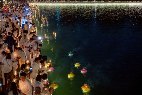 ภาพ No.266397:วันพุธที่ 5 พฤศจิกายน พ.ศ. 2568 (วันพระ ขึ้น 15 ค่ำ เดือน 12) พิธีลอยกระทงธรรม  ณ สระมหาเศรษฐีทะเลบุญ มหาวิหารพระมงคลเทพมุนี วัดพระธรรมกาย จ.ปทุมธานี