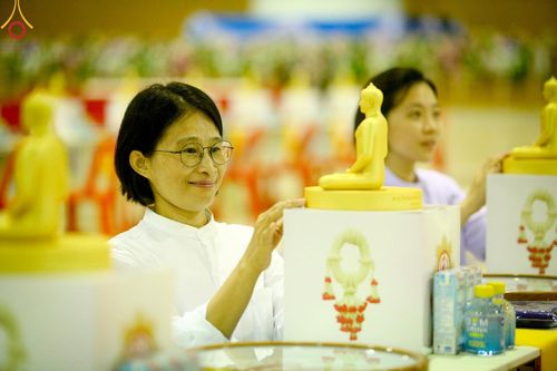 ภาพ No.59739:V.39 ทุ่มสุดใจ ธรรมชัย 80 ปี การเตรียมงาน การปฏิบัติงาน ของเจ้าหน้าที่หน่วยงานต่างๆ เพื่อพิธีฉลองอายุวัฒนมงคล 80 ปี หลวงพ่อธัมมชโย และรับถวายมหาสังฆทาน 10,000 กว่าวัดทั่วประเทศ ในวันคุ้มครองโลก จันทร์ที่ 22 เมษายน พ.ศ. 2567