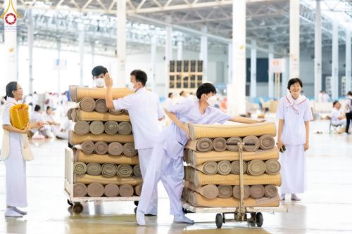 ภาพ No.134673:V.35 เพื่อบุญต้นเดือน การรับบุญของเจ้าหน้าที่หน่วยงานต่างๆ เพื่องานบุญวันอาทิตย์ต้นเดือน ณ วัดพระธรรมกาย วันที่ 7 เมษายน พ.ศ. 2567