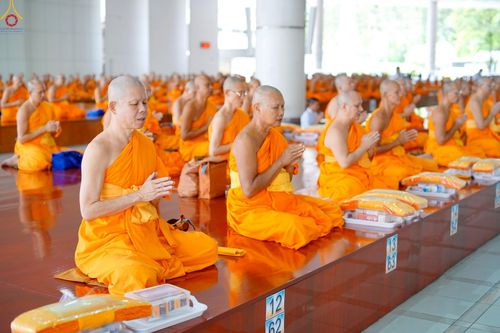 ภาพ No.229777:วันที่ 25 มิถุนายน พ.ศ. 2568 (แรม 15 ค่ำ เดือน 7) พิธีบุพเปตพลี ครั้งที่ 166 ร่วมอุทิศบุญแด่หมู่ญาติที่ล่วงลับไปแล้ว และสืบทอดอายุพระพุทธศาสนา ณ หอฉันคุณยายอาจารย์ฯ วัดพระธรรมกาย