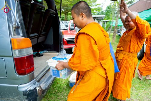 ภาพ No.226021:วันเสาร์ที่ 24 พฤษภาคม พ.ศ. 2568 พิธีถวายสังฆทาน 323 วัด ปีที่ 21 ครั้งที่ 177 พิธีมอบกองทุนหนุนแรงใจช่วยครูใต้ ปีที่ 18 ครั้งที่ 141 และพิธีทำบุญอุทิศส่วนกุศลให้ผู้วายชนม์ ณ ศูนย์ปฏิบัติธรรมภาคใต้ จ.สงขลา