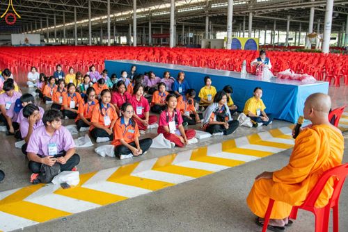 ภาพ No.59451:การอบรมอาสาสมัคร  เตรียมงานและจัดถวายภัตตาหาร แด่พระสังฆาธิการ 10,000 กว่าวัดทั่วประเทศ ในวันที่ 21-22 เมษายน พ.ศ.2567 เพื่องานวันคุ้มครองโลก จัดโดย ชมรมพุทธศาสตร์สากลฯ