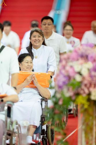 ภาพ No.240793:วันพุธที่ 27 สิงหาคม พ.ศ. 2568 พิธีทอดผ้าป่าเพื่อสร้างอาคาร  82 ปี หลวงพ่อธัมมชโย สมทบกฐินวัดพระธรรมกาย และกฐิน 30,000 วัดทั่วประเทศ ครั้งที่ 1