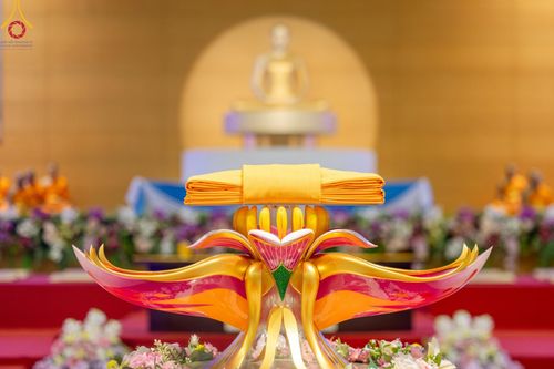 ภาพ No.167591:พิธีตักบาตรและพิธีบูชาข้าวพระ ในวันอาทิตย์ที่ 3 พฤศจิกายน พ.ศ. 2567 ณ วัดพระธรรมกาย