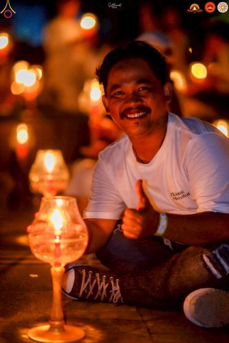 ภาพ No.224577:วันจันทร์ที่ 12 พฤษภาคม พ.ศ. 2568  ชาวพุทธในอินโดนีเซีย ร่วมฉลองวิสาขบูชาจุดประทีปกว่า 200,000 ดวง ณ พระมหาเจดีย์บรมพุทโธ  เจริญพุทธมนต์ถวาย “พระวชิรเกล้าเจ้าอยู่หัว”