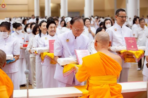 ภาพ No.228418:วันอาทิตย์ที่ 8 มิถุนายน พ.ศ. 2568 พิธีถวายทุนสนับสนุนพระไตรปิฎกฉบับธรรมชัย และอนุรักษ์คัมภีร์โบราณ ณ ห้องแก้วสารพัดนึก 2 วัดพระธรรมกาย