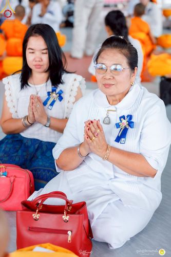 ภาพ No.216052:วันพฤหัสบดีที่ 3 เมษายน พ.ศ. 2568 พิธีบรรพชาสามเณร ภาคฤดูร้อน รุ่นที่ 15  บูชาธรรมหลวงพ่อธัมมชโย 81 ปี 81 รูป ณ ศูนย์ปฏิบัติธรรมสวนผึ้ง จ.ราชบุรี