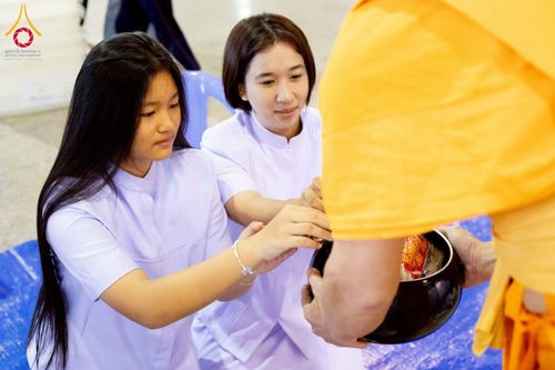 ภาพ No.223440:วันวิสาขบูชา วันอาทิตย์ที่ 11 พฤษภาคม พ.ศ. 2568 พิธีตักบาตร และปฎิบัติธรรม ณ สภาธรรมกายสากล วัดพระธรรมกาย