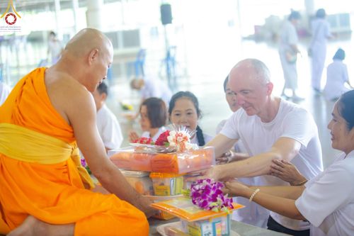 ภาพ No.137266:พิธีตักบาตร และปฏิบัติธรรม ในวันวิสาขบูชา วันพุธที่ 22 พฤษภาคม พ.ศ. 2567 ( วันพระขึ้น15 ค่ำ เดือน 6 ) ณ วัดพระธรรมกาย จ.ปทุมธานี