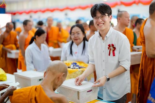 ภาพ No.233626:วันจันทร์ที่ 7 กรกฎาคม พ.ศ. 2568 จังหวัดบุรีรัมย์รวมใจ สัมมนาคณะสงฆ์ เพื่อฟื้นฟูพระพุทธศาสนา  โครงการทอดกฐินสามัคคีทั่วไทย 30,000 วัด ประจำปีพุทธศักราช 2568 และพิธีถวายมหาสังฆทาน 300 กว่าวัด โดยคณะศิษยานุศิษย์ บูชาธรรม 81 ปี หลวงพ่อธัมมชโย  ณ วัดกลาง พระ