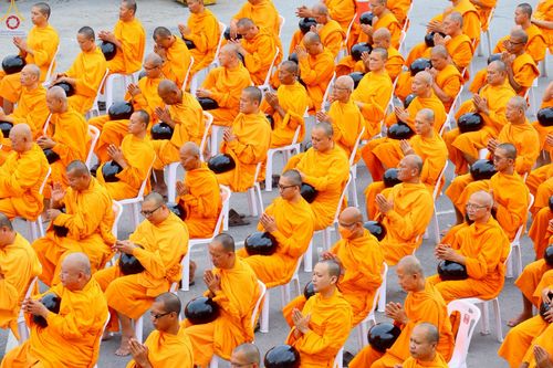 ภาพ No.241985:วันอาทิตย์ที่ 31 สิงหาคม พ.ศ. 2568 พิธีทำบุญแด่คณะสงฆ์ 122 รูป ฉลอง 121 ปี อำเภอคลองหลวง จ.ปทุมธานี เพื่อนำส่งช่วยเหลือคณะสงฆ์ 323 วัด 4 จังหวัดชายแดนภาคใต้ และช่วยเหลือประชาชนจากเหตุปะทะ แนวชายแดนไทย-กัมพูชา ณ บริเวณหน้าที่ว่าการอำเภอคลองหลวง 