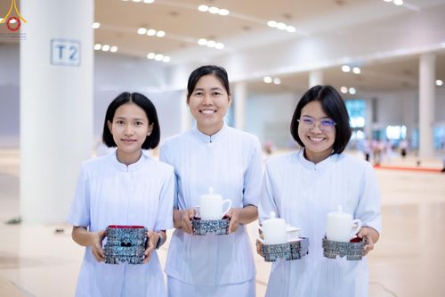 ภาพ No.146189:วันมหารำลึก ครั้งที่ 34 พิธีร่วมรำลึกถึงนักสร้างบารมีที่ล่วงลับไปแล้ว , พิธีสวดพระพุทธมนต์ ณ ห้องแก้วสารพัดนึก 1 วัดพระธรรมกาย วันเสาร์ที่ 27 กรกฎาคม พ.ศ. 2567