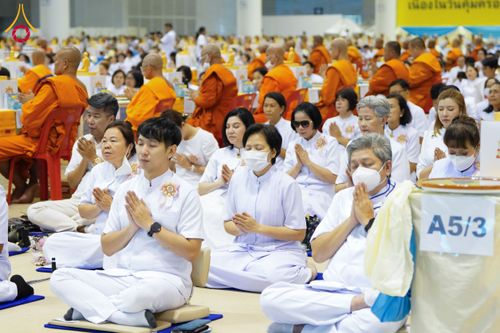 ภาพ No.60044:พิธีเจริญพระพุทธมนต์ "ฉลองอายุวัฒนมงคล 80 ปี หลวงพ่อธัมมชโย" พิธีถวายไทยธรรม คณะสงฆ์ 10,000 กว่าวัดทั่วประเทศ ในวันคุ้มครองโลก วันจันทร์ที่ 22 เมษายน พ.ศ. 2567 ณ สภาธรรมกายสากล วัดพระธรรมกาย จ.ปทุมธานี