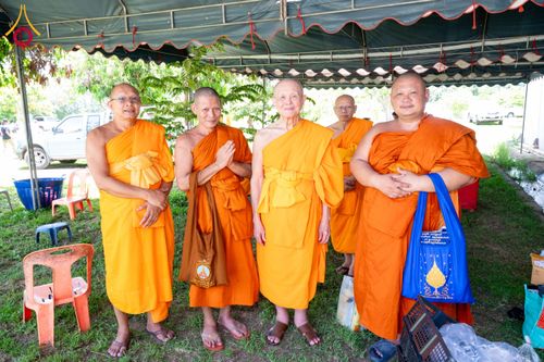 ภาพ No.149528:พิธีทักษิณานุปทานแด่บรรพชนตระกูลผ่องสวัสดิ์ และหมู่ญาติที่ล่วงลับไปแล้ว ประจำปี ครั้งที่ 19 วันพฤหัสบดีที่ 22 สิงหาคม พ.ศ. 2567 ณ พระมหาเจดีย์ทัตตชีโว ศูนย์อบรมเยาวชนกาญจนบุรี
