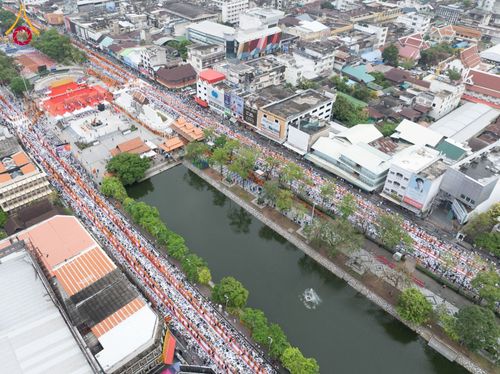 ภาพ No.210376:วันอาทิตย์ที่ 9 มีนาคม พ.ศ. 2568 พ่อเมืองโคราชจัดตักบาตรพระหมื่น ทำบุญเมือง 557 ปี