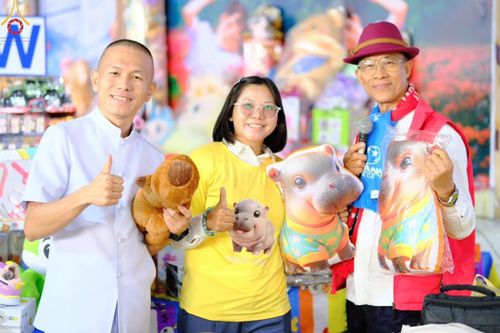 ภาพ No.193964:วัดพระธรรมกาย จัดงานวันเด็กแห่งชาติ ประจำปี พ.ศ.2568 ออกร้านอาหาร 200 ร้าน มอบของขวัญหลายหมื่นชิ้น วันที่ 12 มกราคม พ.ศ. 2568 วัดพระธรรมกาย อ.คลองหลวง จ.ปทุมธานี